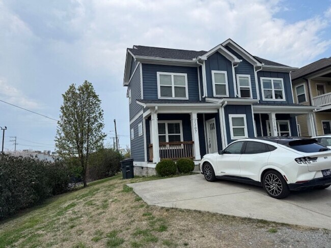 Building Photo - Coming Soon! Nice townhome in convenient East Nashville location!