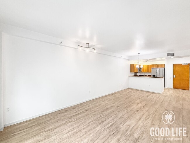 Building Photo - Stunning 1B/1BA Condo in East Village W/ A/C, W/D, Rooftop Deck, Padres Stadium Views, Community ...