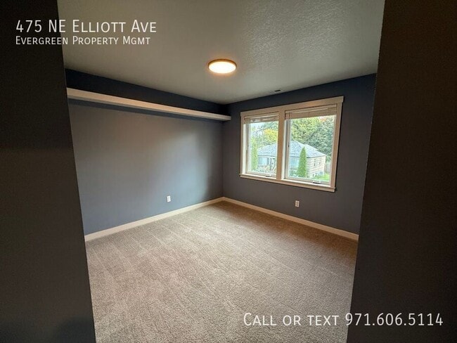 Building Photo - 475 NE Elliott Ave