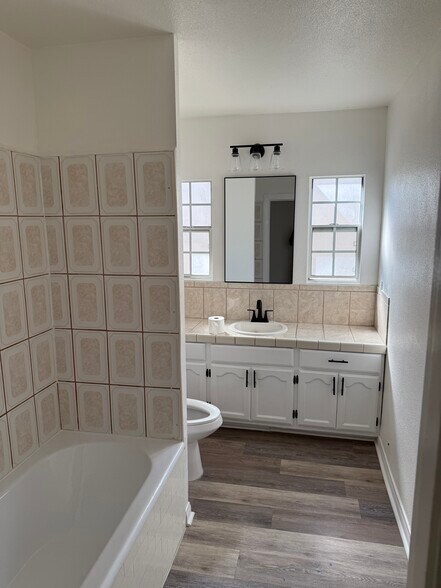 Building Photo - 1241 4th Ave