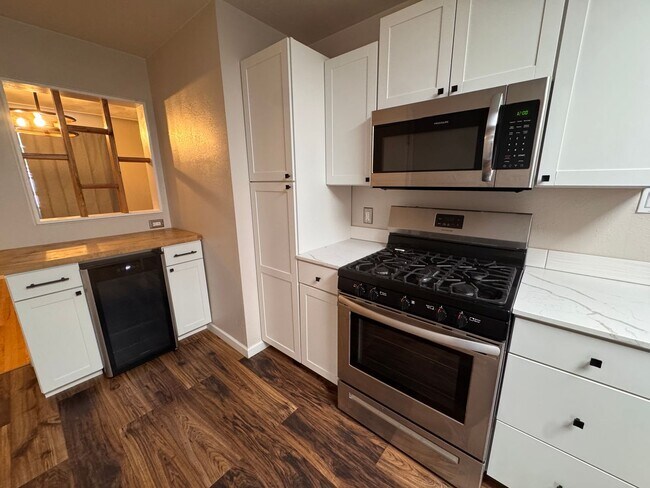 Building Photo - Beautiful 3 bedroom 2 bath home.