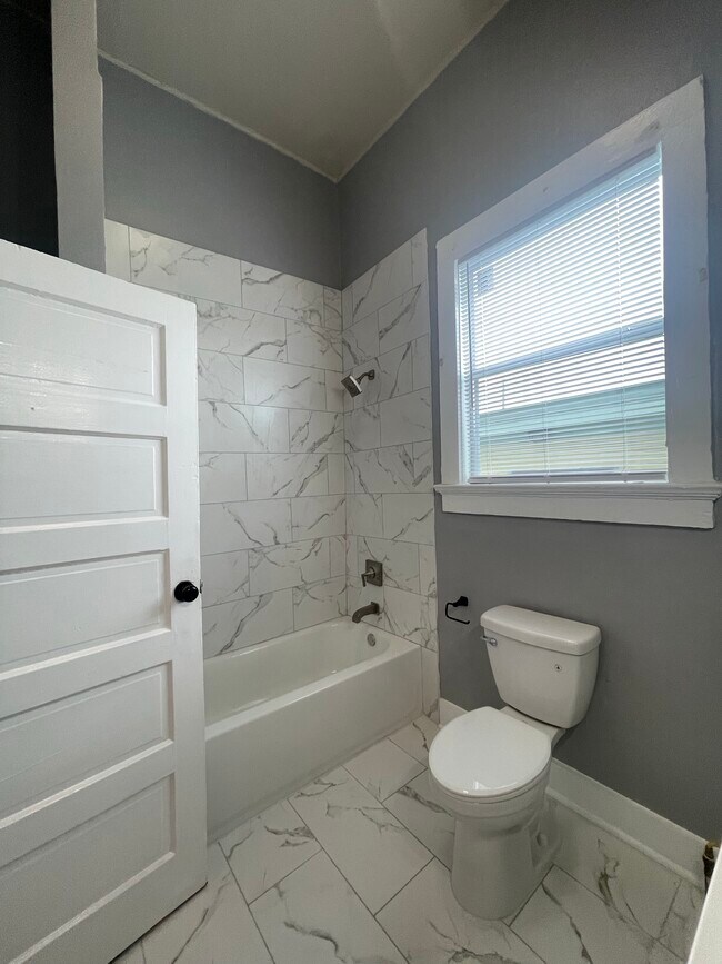 Building Photo - 2441 2nd St