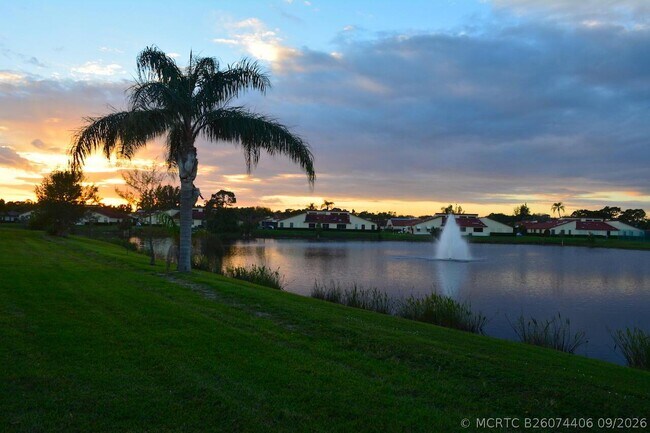 Building Photo - 1825 Sandhill Crane Dr