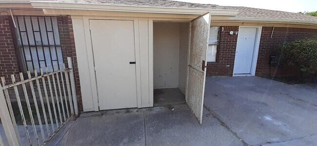 Building Photo - 2801 NW 19th St