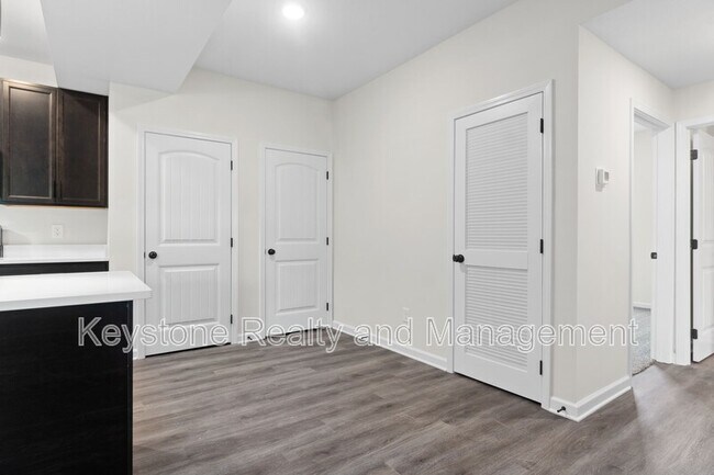 Building Photo - 229 E Johnson Cir