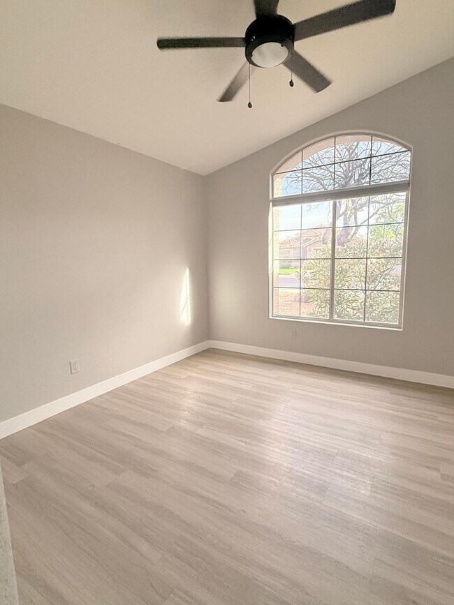 Building Photo - 3948 E Stanford Ave