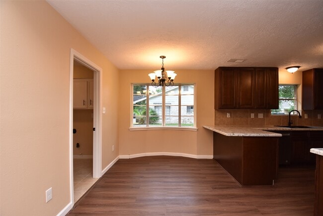 Building Photo - 2910 Colonial Dr