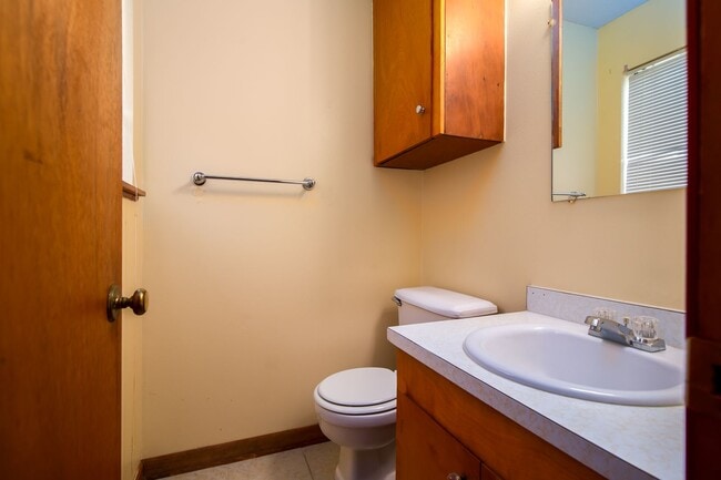 Building Photo - 6000 Larkspur Dr