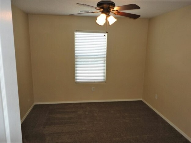 Building Photo - 1232 Maple Meadows Dr NE