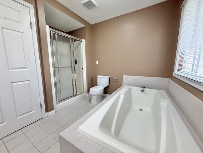 Building Photo - 2636 Shefman Terrace