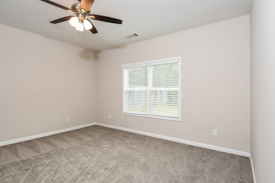 Building Photo - 19 Castlemoor Loop