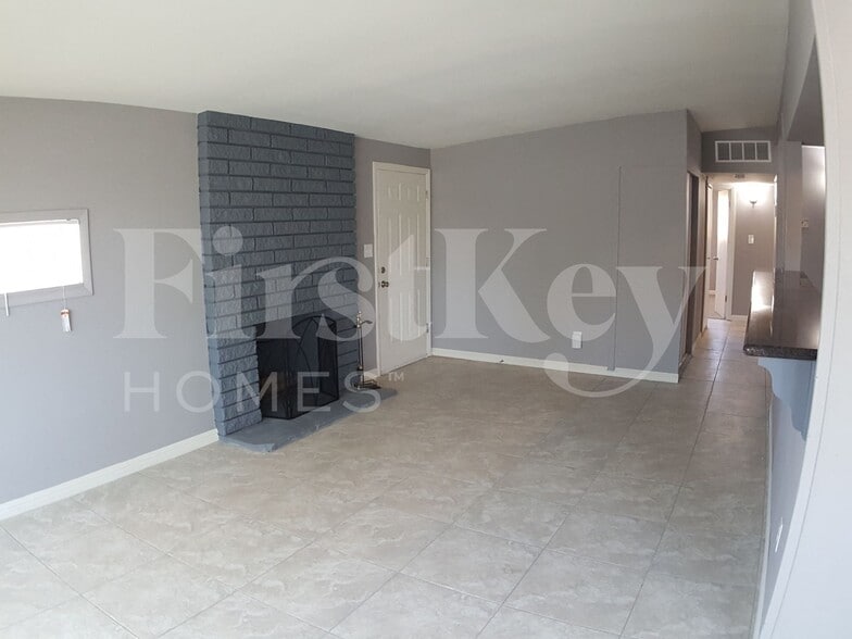 Building Photo - 332 Wisteria Ave