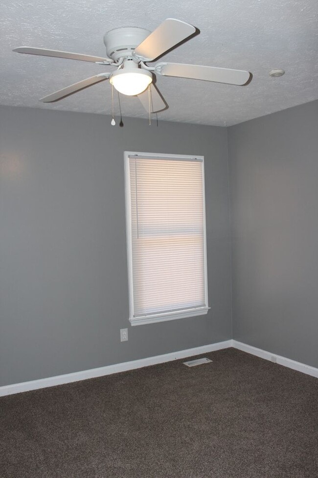 Building Photo - Lake Rim area