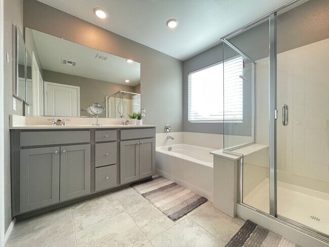 Building Photo - (Fully Furnished) 4 Bedroom + Loft,  3 Full Bath, Gated Community in SouthWest.