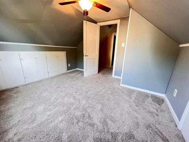 Building Photo - Stunning 4-Bedroom Single Family Home in Hatboro! Available mid-April!