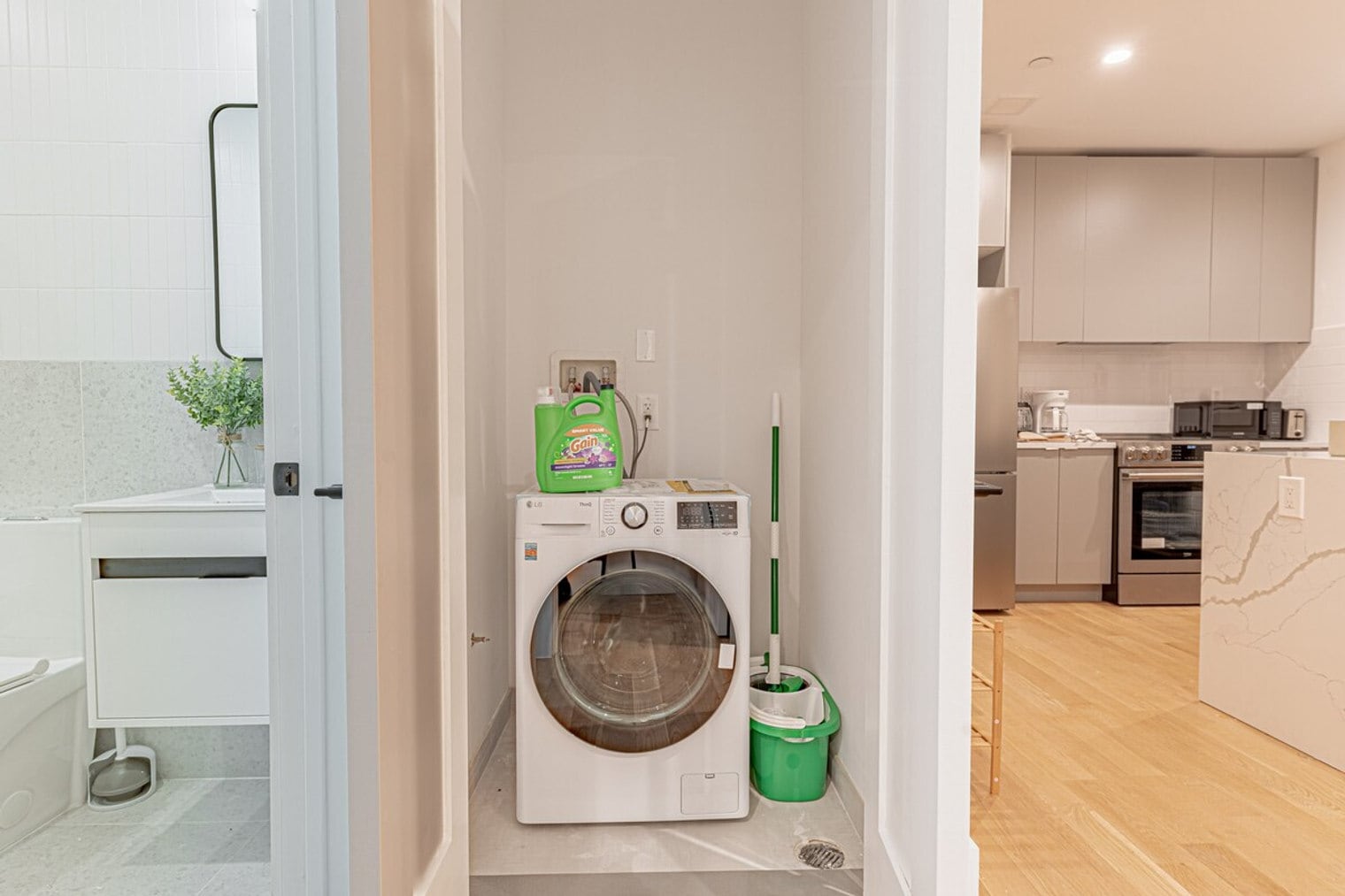 Building Photo - 207 Cooper St