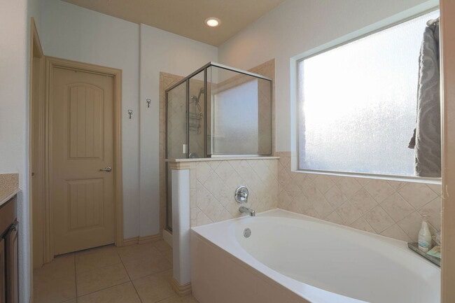 Building Photo - 2300 Dovetail St