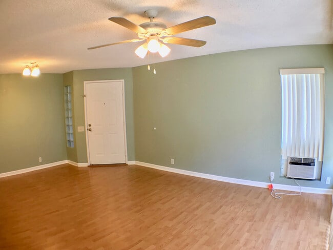 Building Photo - 271NKH