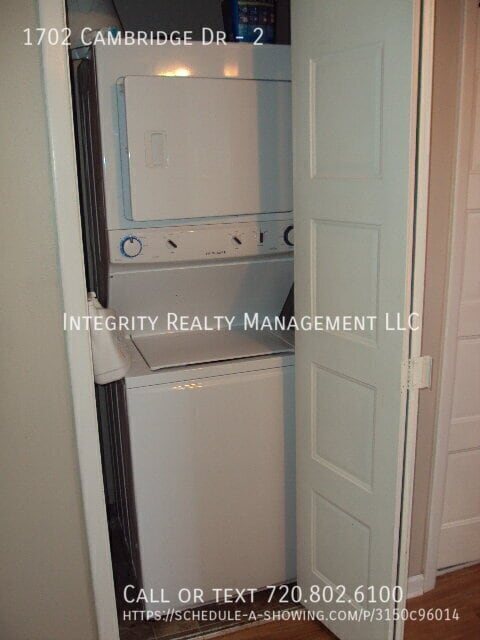 Building Photo - 1702 Cambridge Dr