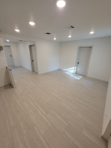 Building Photo - 2417 Castroville Rd