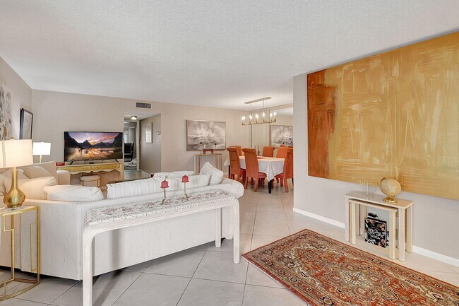 Building Photo - 1165 S Drive Cir