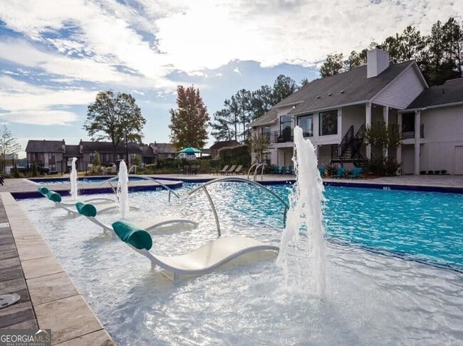 Building Photo - 3500 Windcliff Dr SE