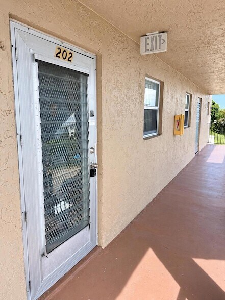Building Photo - 729 Lori Dr