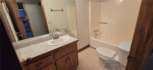 Building Photo - 303 Cacique Ct