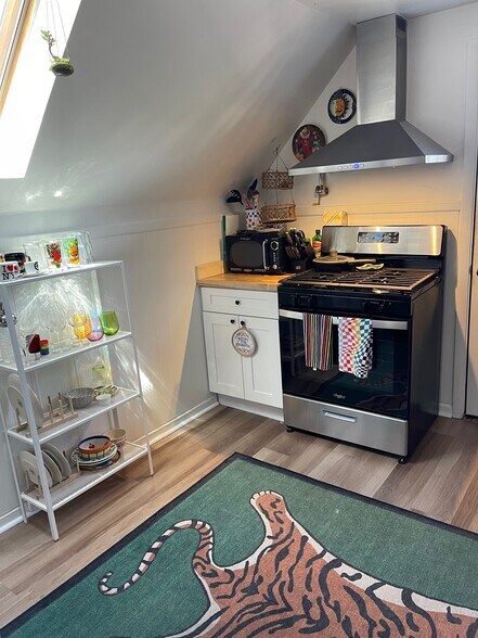 kitchen - 1300 W Addison St
