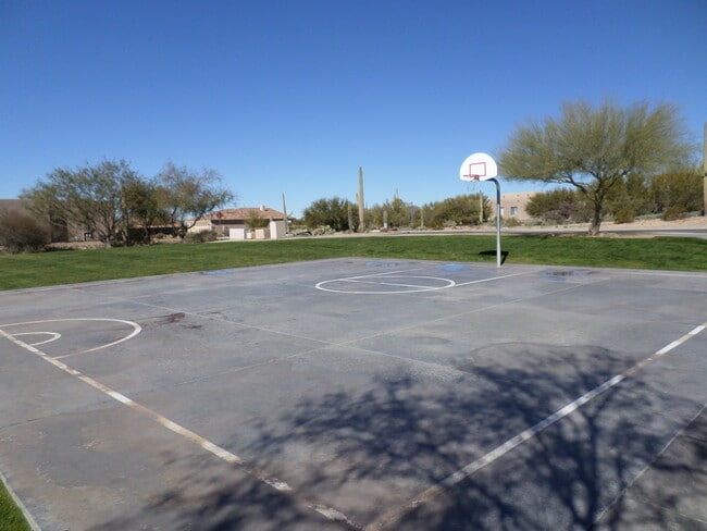 Building Photo - Rare find for this 4 bedroom/3 bath, exqui...