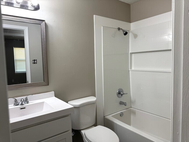 Building Photo - 6475 Yorkshire Rd