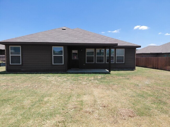 Building Photo - 4/2/3 located within 3 miles of Weatherford High School