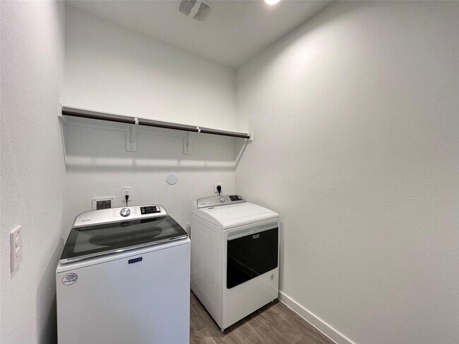 Building Photo - 14206 Black Cyn Ln