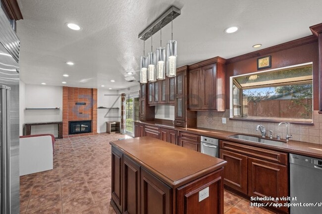 Building Photo - 32445 Lake Barlee Ln