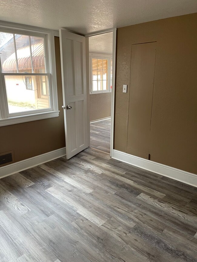 Building Photo - 3 Bedroom 1 bath home