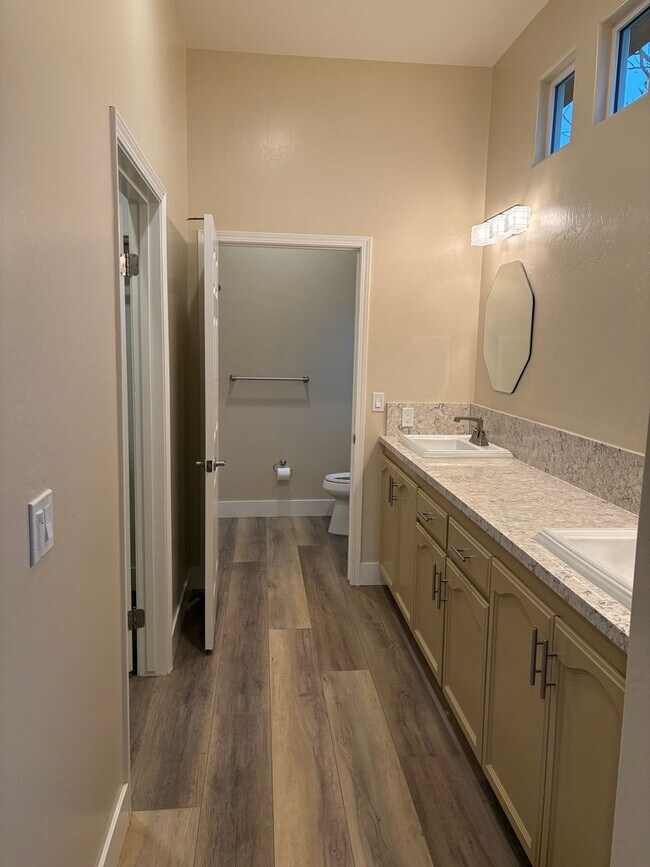 Building Photo - 624 Jasmine Parke Dr