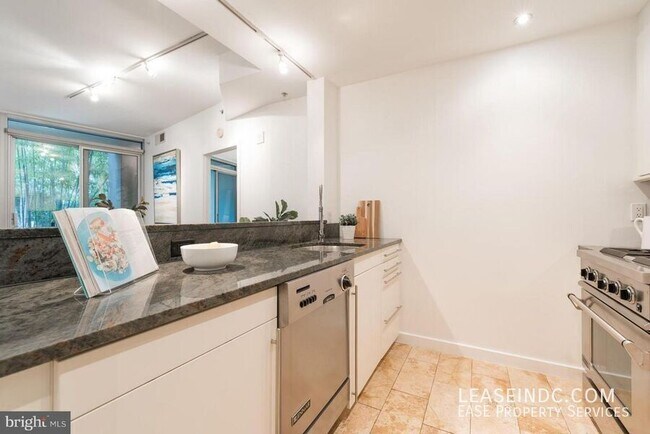 Building Photo - 1300 13th St NW