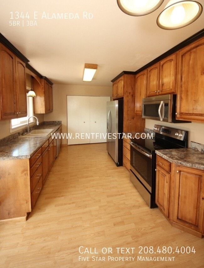 Building Photo - 1344 E Alameda Rd