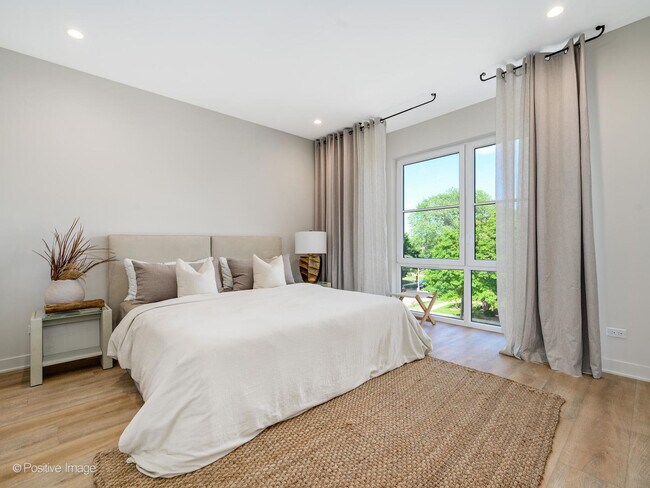 Building Photo - 8044 Pine Ct