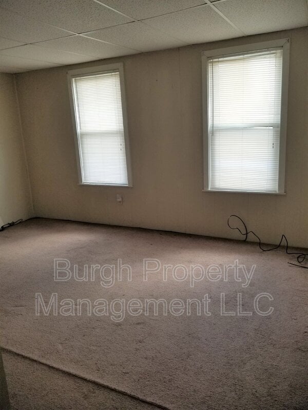 Building Photo - 426 2nd St