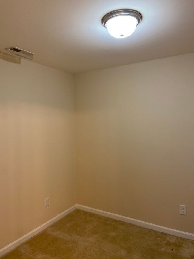 Building Photo - ~ Beautiful townhome in Mackintosh on the Lake ~