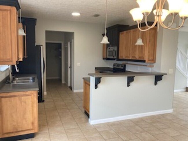 Building Photo - Charming 3 BR/2.5 bath  in a quiet, well-kept neighborhood. Convenient to schools, Tyndall AFB, s...