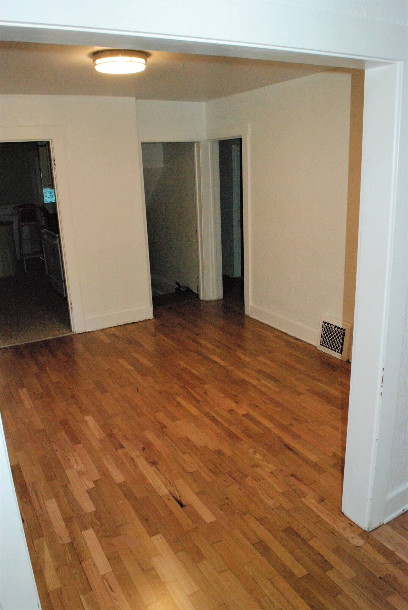 Building Photo - 1032 Lincoln Pl