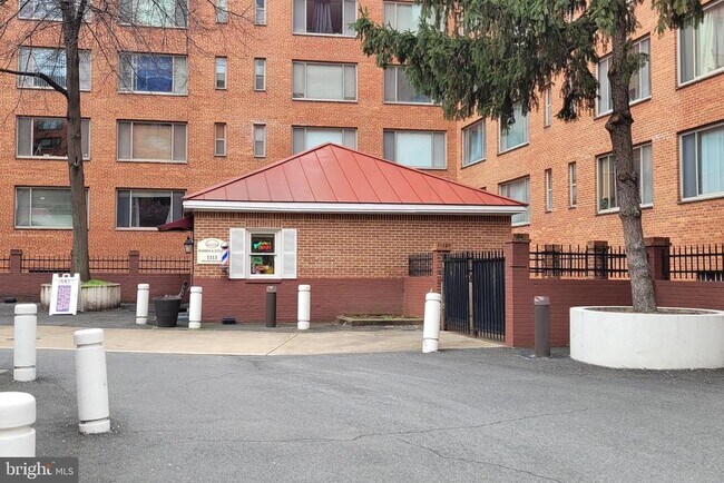Building Photo - 1021 Arlington Blvd