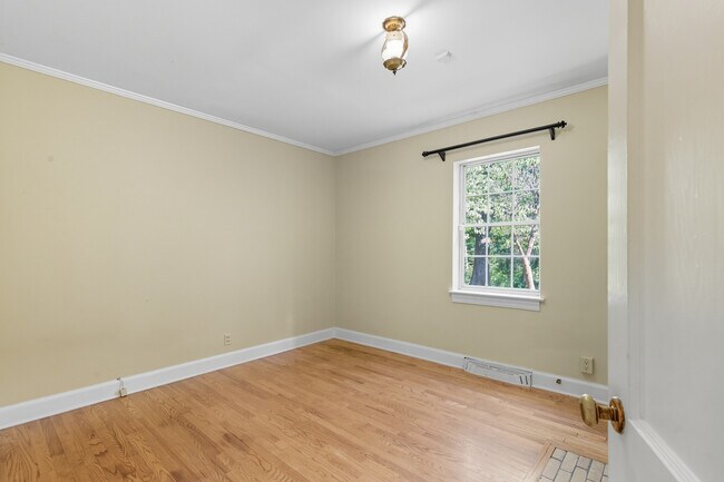 Building Photo - 139 Druid Dr