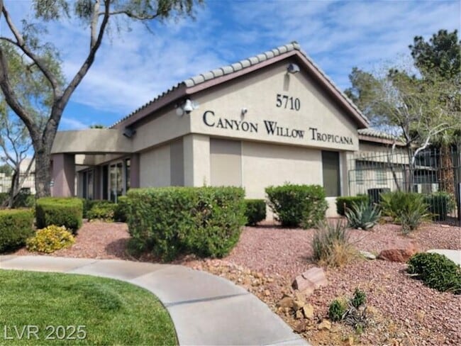 Building Photo - BRIGHT 2ND FLOOR UNIT IN SOUTHEAST GATED C...