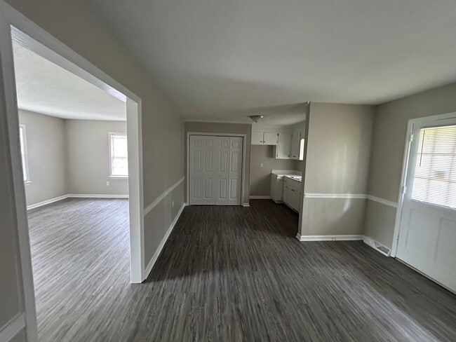 Building Photo - 3 bedroom, two bath home for rent