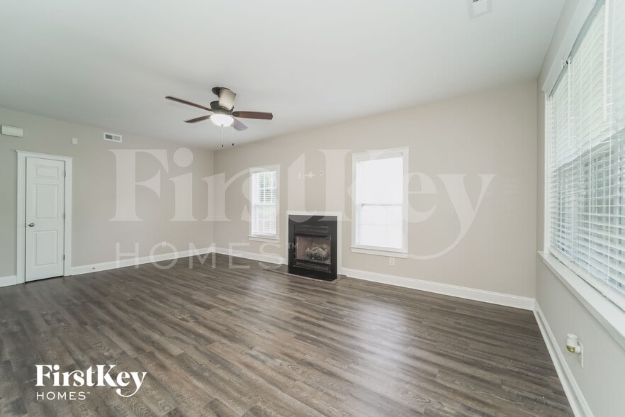 Building Photo - 5725 Coopers Ridge Ln