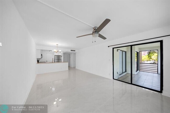 Building Photo - 2300 S Cypress Bend Dr
