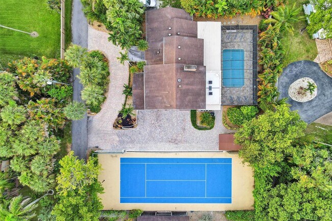 Building Photo - 2120 SW 28th Way